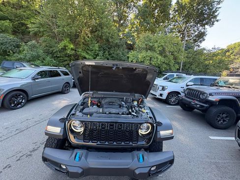 Used 2024 Jeep Wrangler Unlimited AWD/4WD image 30