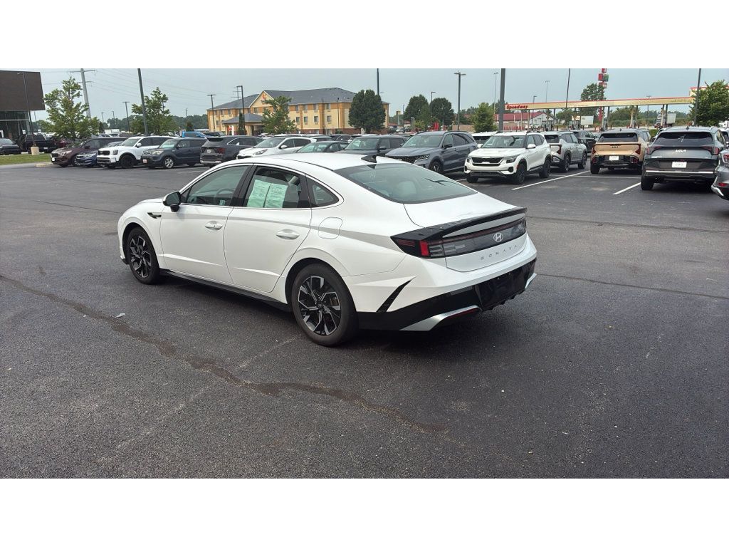 Used 2024 Hyundai Sonata SEL FWD image 5