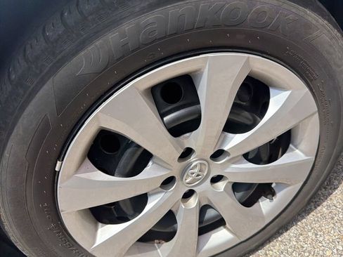Used 2025 Toyota Corolla LE FWD image 4