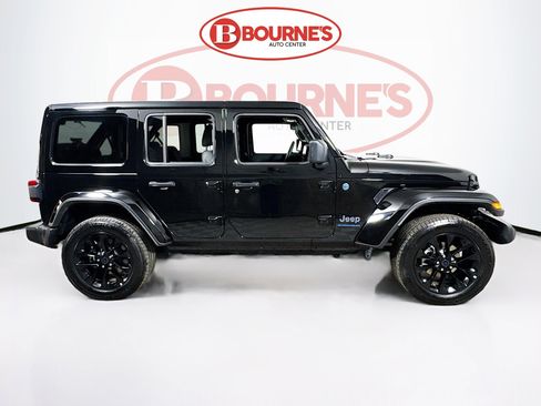 Used 2025 Jeep Wrangler Unlimited Sahara w/ Safety Group AWD/4WD image 10