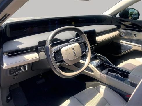 Used 2025 Lincoln Nautilus Reserve AWD/4WD image 14