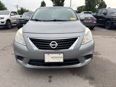 Used 2013 Nissan Versa SV FWD image 2