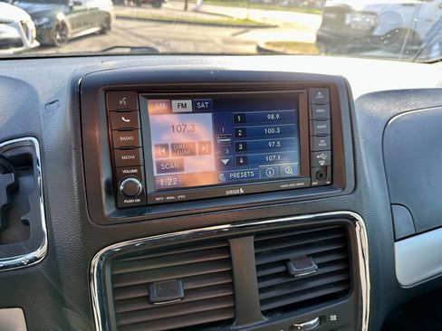 Used 2017 Dodge Grand Caravan GT image 29