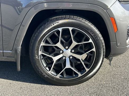 Used 2022 Jeep Grand Cherokee Summit AWD/4WD image 13