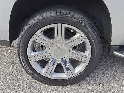 Used 2017 Cadillac Escalade Luxury AWD/4WD image 7