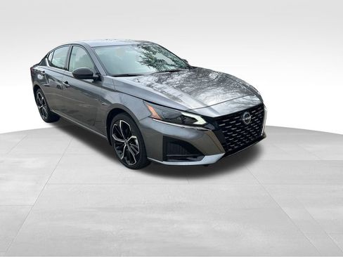 Certified 2024 Nissan Altima 2.5 SR image 9