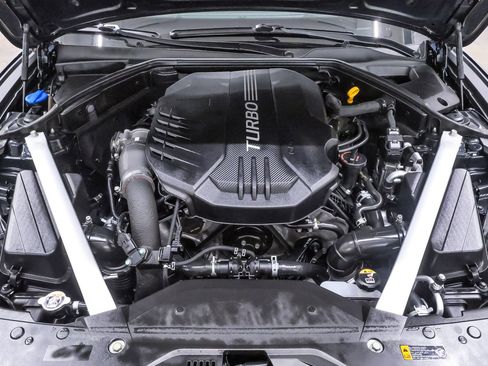 Certified 2022 Genesis G70 3.3T RWD image 31
