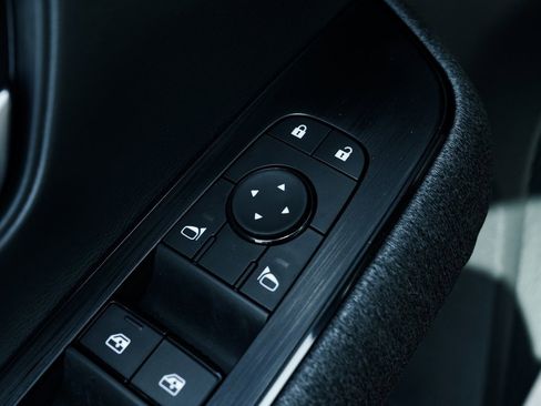 New 2025 Nissan Kicks SV w/ SV Premium Package image 19