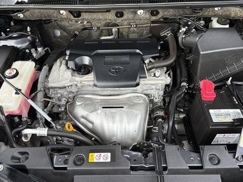 Used 2018 Toyota RAV4 LE w/ All Weather Liner Package AWD/4WD image 29