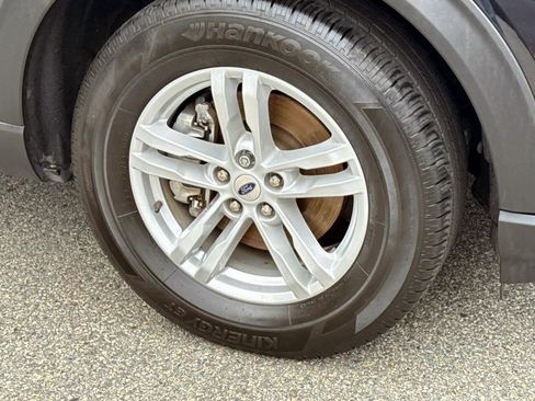 Used 2023 Ford Explorer XLT image 7