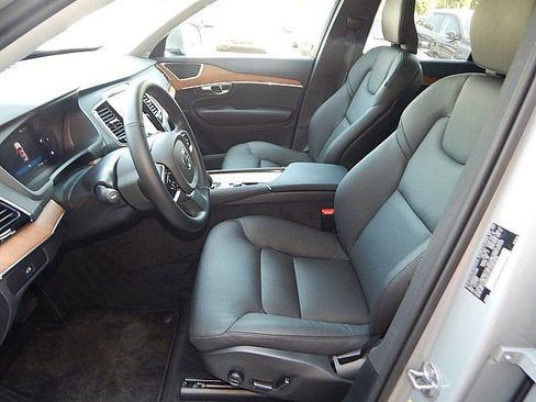 Certified 2025 Volvo XC90 B6 Plus image 15