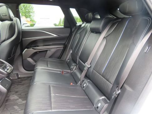 Used 2024 Cadillac Lyriq Sport AWD/4WD image 38