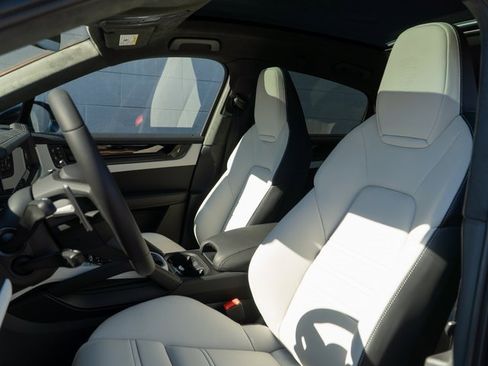 New 2026 Porsche Cayenne GTS image 5