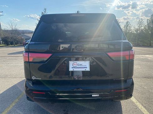 Used 2025 Toyota Sequoia Platinum image 7
