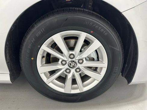 Used 2025 Toyota Camry LE image 63