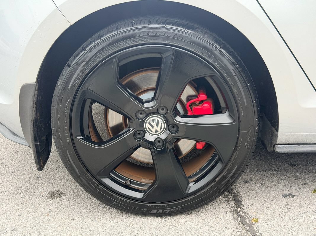 Used 2017 Volkswagen GTI SE FWD image 28