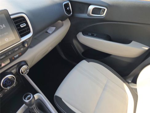 Used 2023 Hyundai Venue SEL FWD image 29