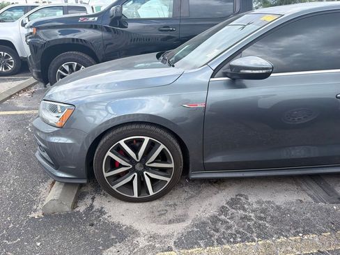 Used 2018 Volkswagen Jetta GLI FWD image 1