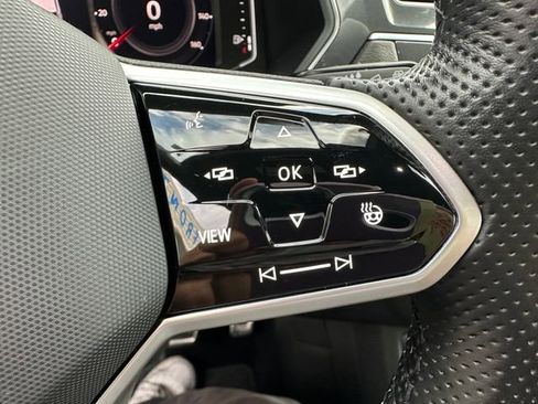 Used 2022 Volkswagen Tiguan SEL R-Line image 12