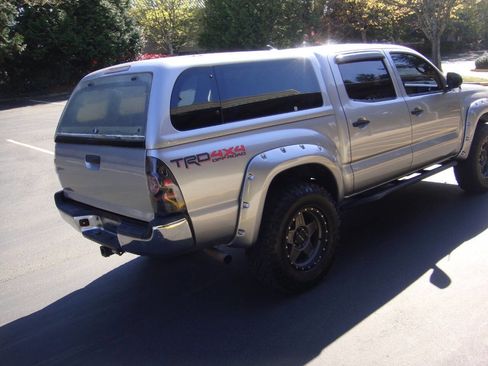 Used 2015 Toyota Tacoma 4x4 Double Cab w/ TRD Off-Road Package image 7