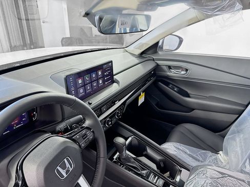 Used 2023 Honda Accord Touring image 9