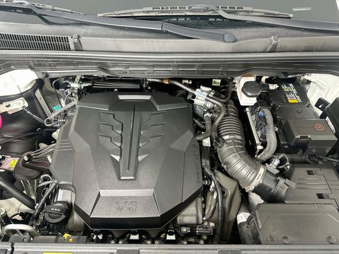 Used 2025 Kia Carnival FWD image 35