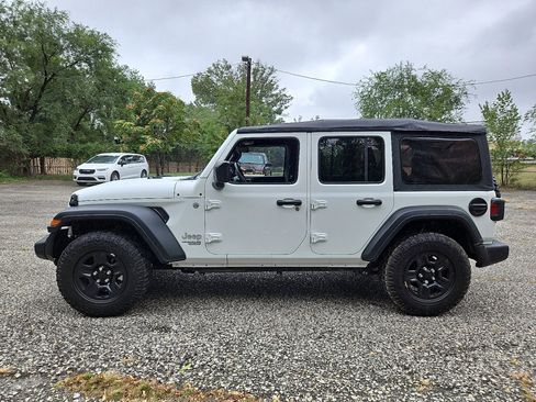 Used 2018 Jeep Wrangler Unlimited Sport image 2