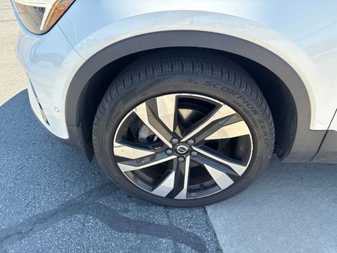 Certified 2023 Volvo XC40 B5 Plus w/ Protection Package Premier AWD/4WD image 12