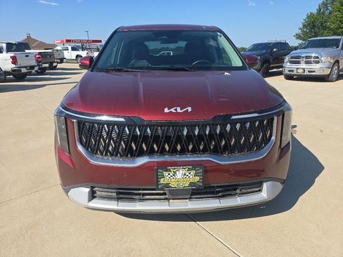 Used 2025 Kia Carnival FWD image 11
