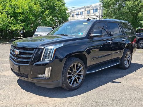 Used 2020 Cadillac Escalade Luxury w/ Escalade Sport Edition AWD/4WD image 3