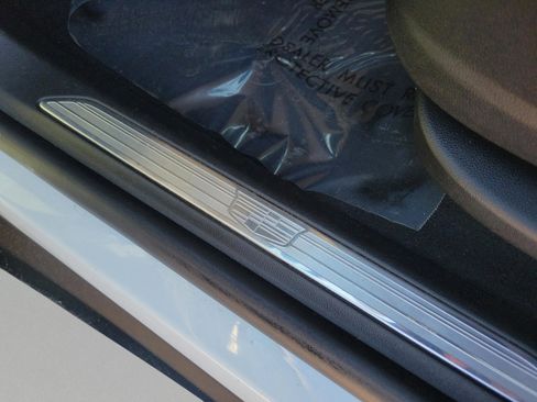 Used 2018 Cadillac XT5 Luxury w/ Driver Awareness Package image 17