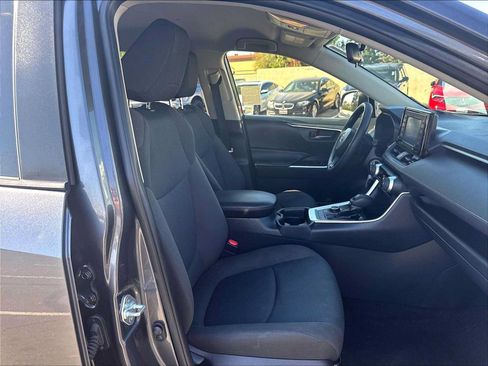 Used 2021 Toyota RAV4 LE AWD/4WD image 10