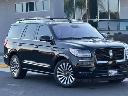 Used 2021 Lincoln Navigator Reserve image 2