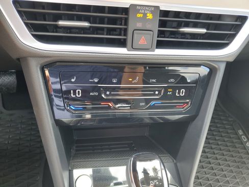 New 2025 Volkswagen Taos SE image 23