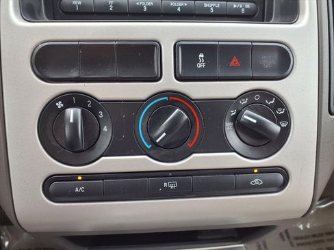 Used 2010 Ford Edge SE image 18