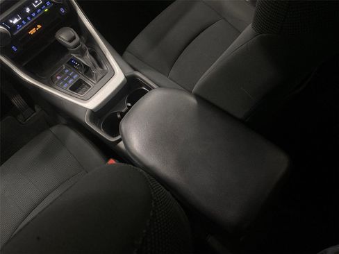 Used 2019 Toyota RAV4 LE w/ All Weather Liner Package AWD/4WD image 25
