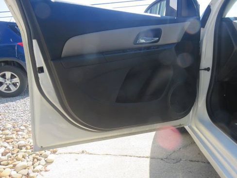 Used 2015 Chevrolet Cruze LT FWD image 9