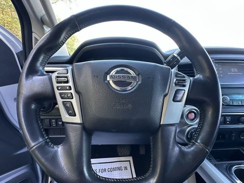 Used 2018 Nissan Titan SV w/ SV Convenience Package image 14