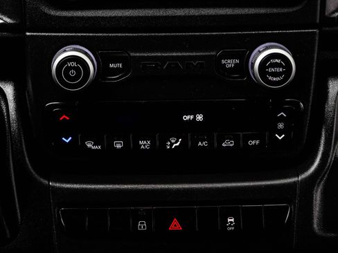 Used 2024 RAM ProMaster 2500 w/ Convenience Group FWD image 19