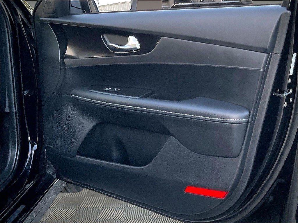 Used 2024 Kia Forte GT-Line w/ GT-Line Premium Package FWD image 12