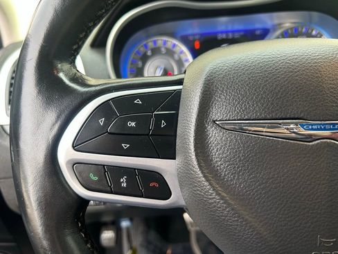 Used 2022 Chrysler 300 Touring L w/ Comfort Group image 13