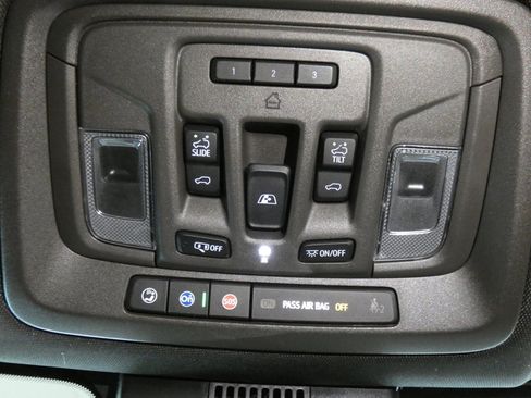 Used 2025 GMC Sierra 1500 Denali w/ Technology Package AWD/4WD image 22