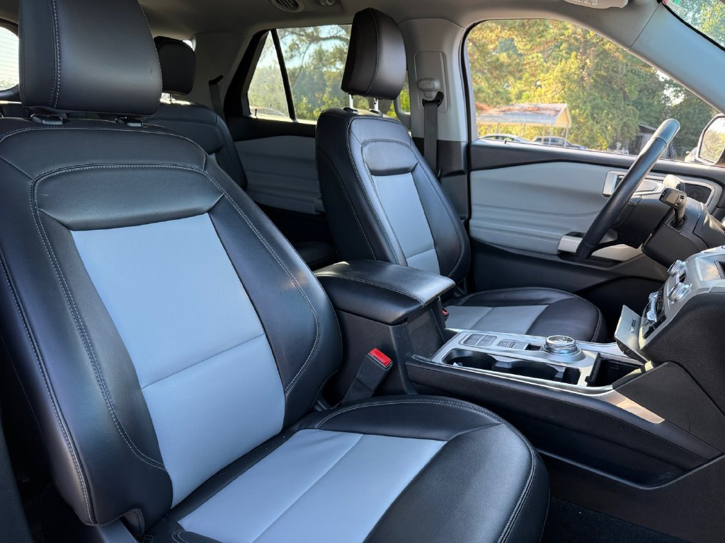 Certified 2023 Ford Explorer XLT w/ Equipment Group 202A RWD image 16
