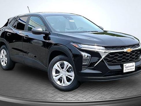 New 2026 Chevrolet Trax LS FWD image 2