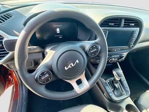 Used 2023 Kia Soul LX w/ LX Technology Package image 13