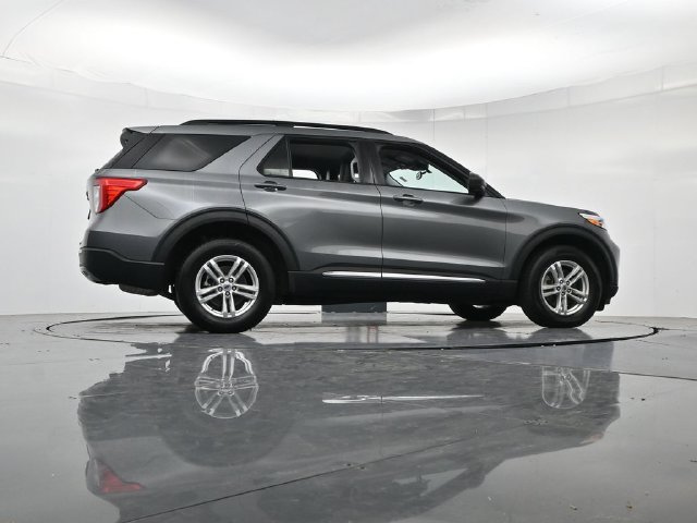Certified 2024 Ford Explorer XLT w/ Equipment Group 202A AWD/4WD image 35