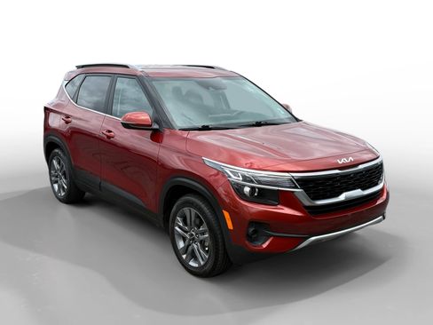 Used 2023 Kia Seltos S w/ Navigation Package FWD image 7