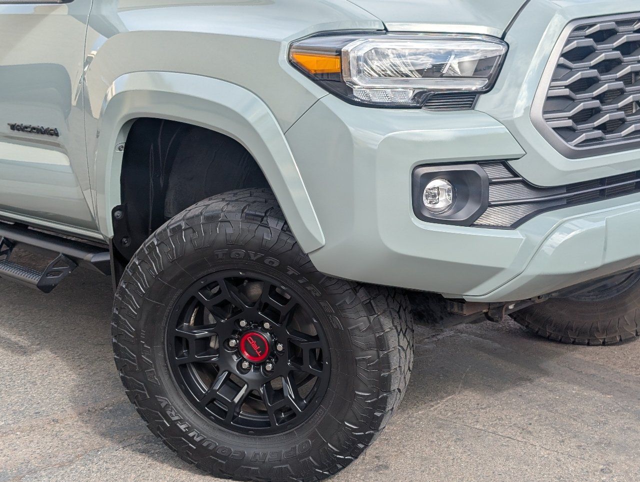 Used 2022 Toyota Tacoma TRD Sport w/ Technology Package AWD/4WD image 10