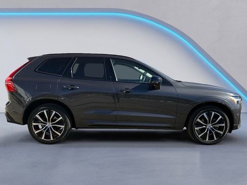Used 2025 Volvo XC60 B5 Plus image 3