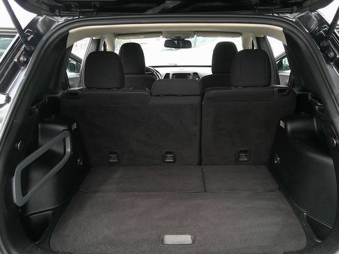 Used 2016 Jeep Cherokee Latitude image 8